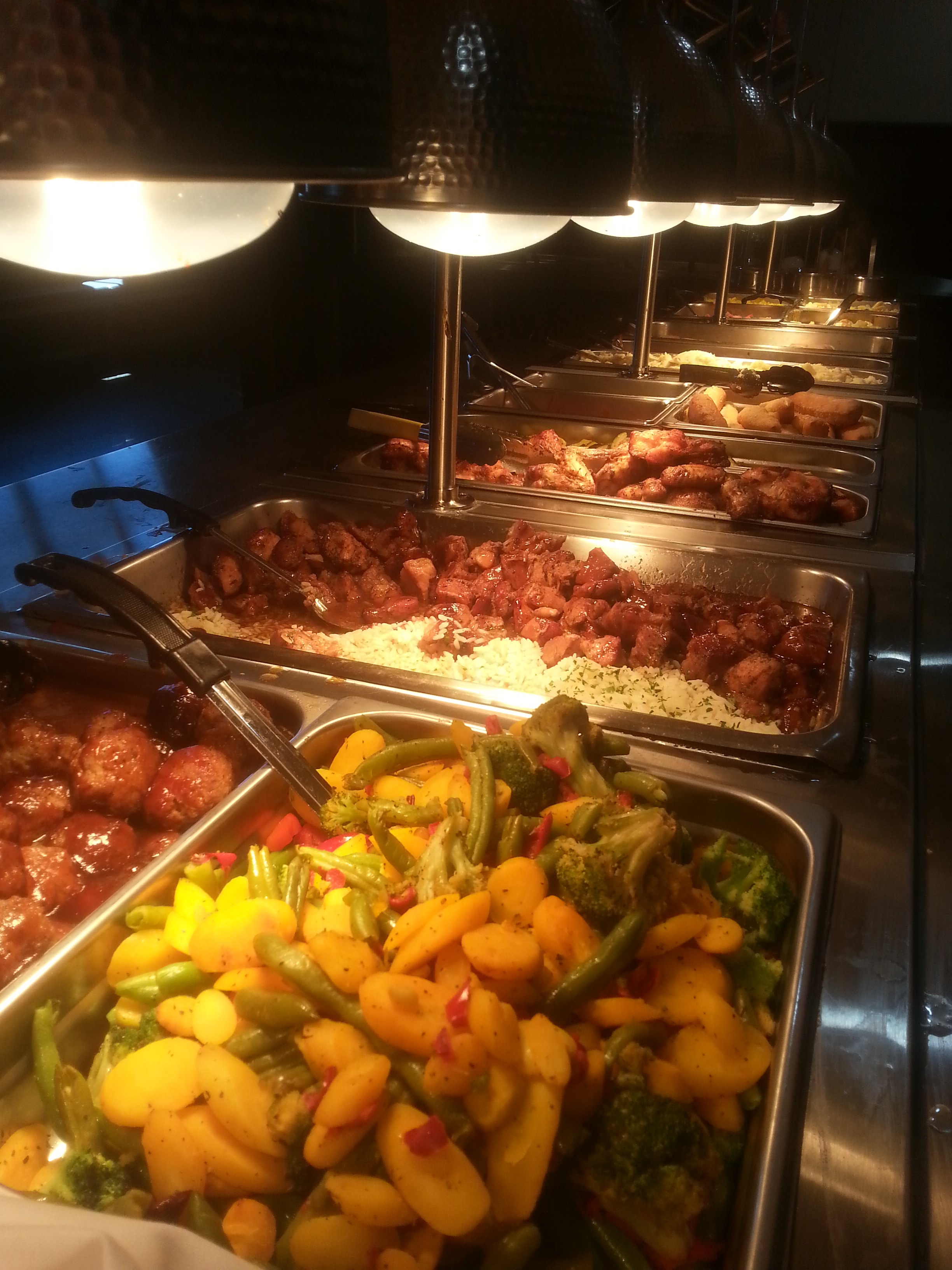 Lunch Buffet | Salvinos